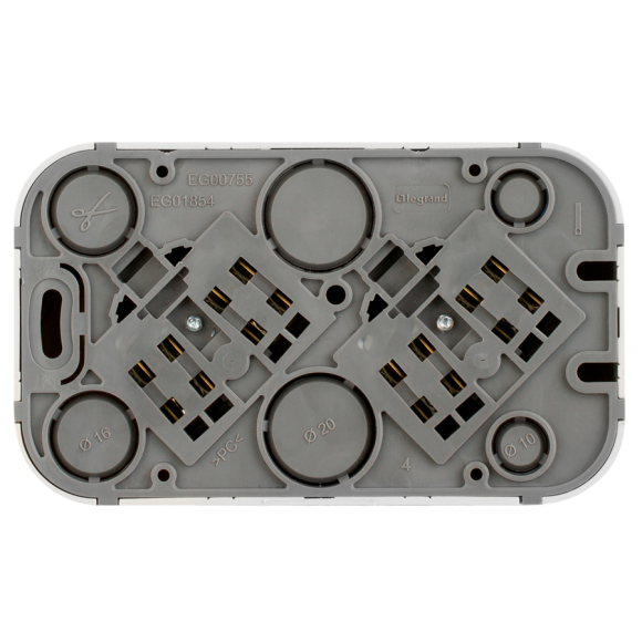 Розетка с предварительным подключением Legrand Quteo 782231 (белый)