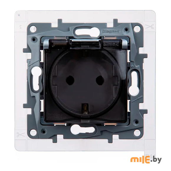 Розетка с крышкой Legrand Etika 672426 (алюминий)
