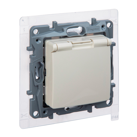 Розетка с крышкой Legrand Etika 672326 (слоновая кость)