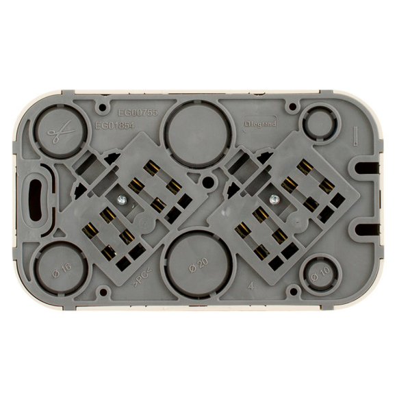 Розетка с предварительным подключением Legrand Quteo 782233 (белый)